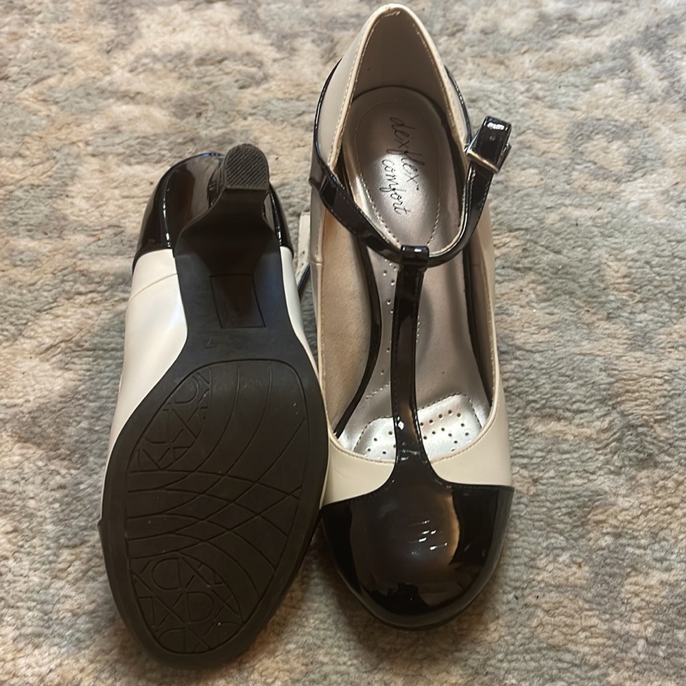 Heels - Picture 2 of 3